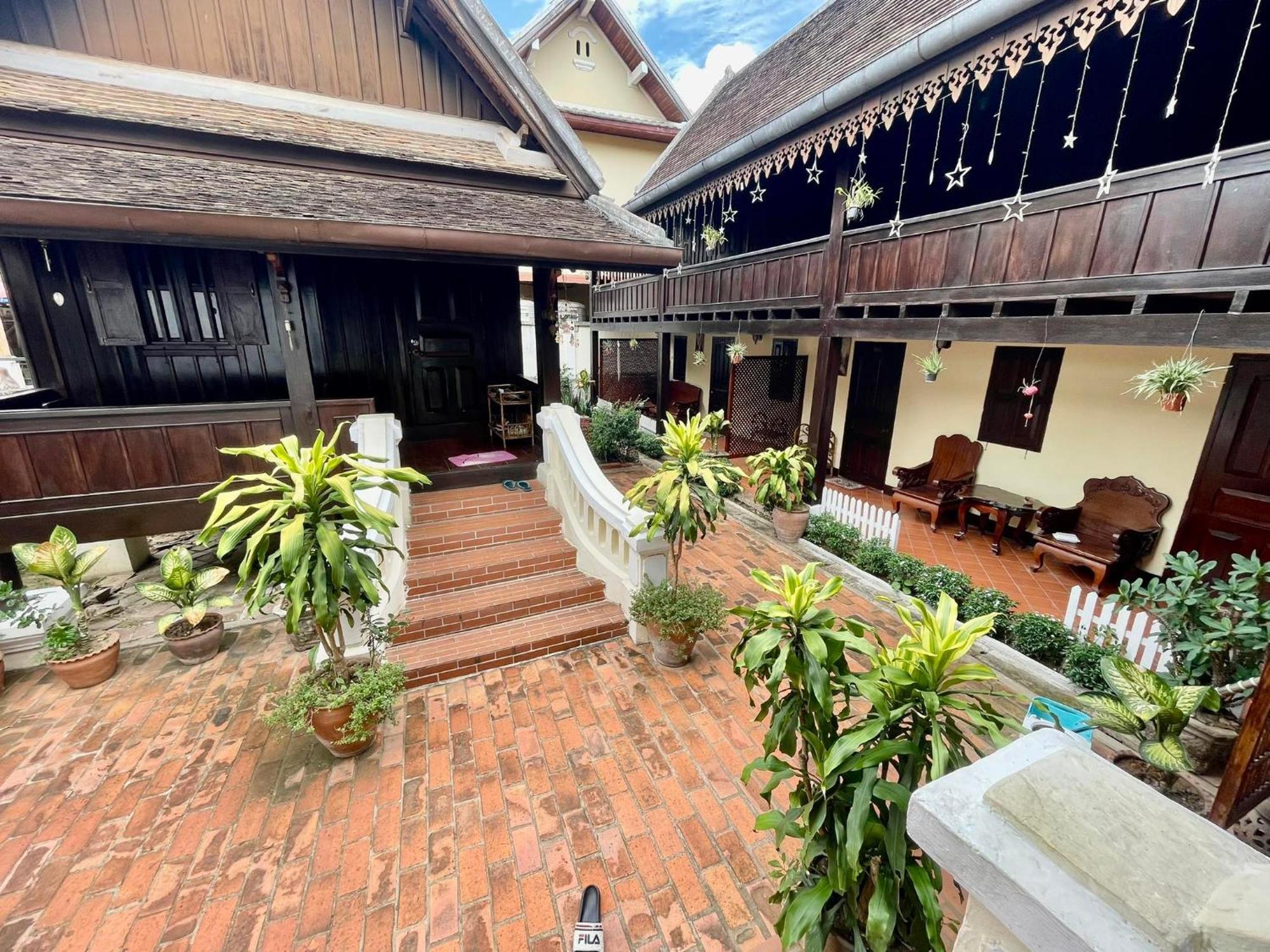 Villa Phathana Boutique Hotel Luang Prabang Exteriör bild
